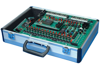    LG-EDA01型 實驗開發(fā)系統(tǒng)，一改傳統(tǒng)數(shù)字電路實驗系統(tǒng)&ldquo;芯片＋連線&rdquo;做法，而采用CPLD或FPGA等大規(guī)模在線可編程器件,使數(shù)字電路的硬件軟設(shè)計,即電子設(shè)計自動化EDA.該系統(tǒng)支持眾多著名公司的CPLD/ FPGA芯片應(yīng)用開發(fā)，并配有相應(yīng)的開發(fā)軟件,適用廣大高校的EDA數(shù)學(xué)實驗、課程設(shè)計和畢業(yè)設(shè)計，同時也為科研院所提供了良好的開發(fā)環(huán)境。 